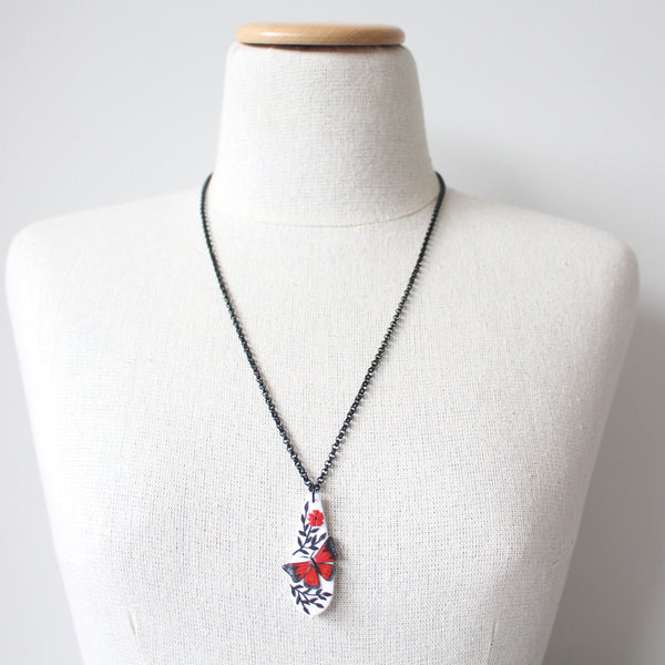 RED LACEWING - Necklace (Teardrop)